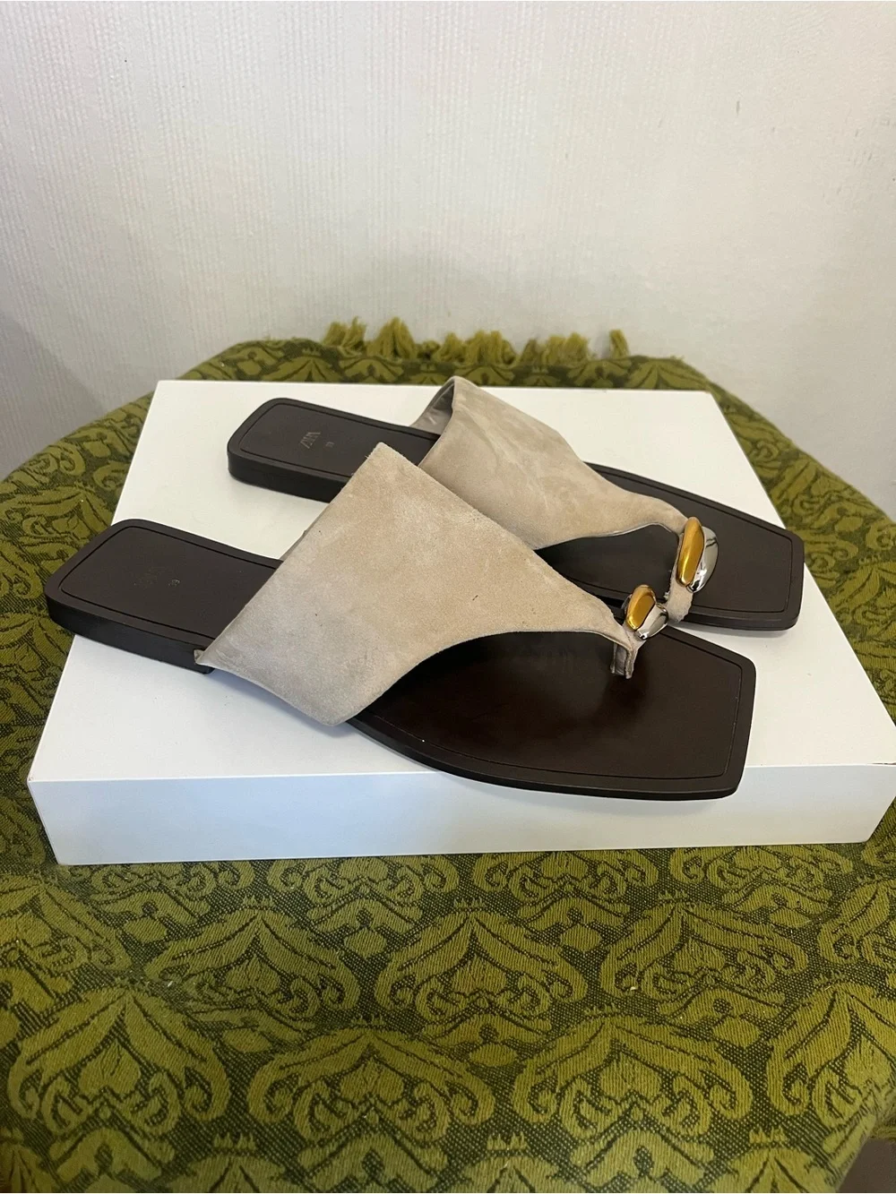 Zara Taupe Suede Toe-Post Sandals with Gold & Silver Rings size 8.5
